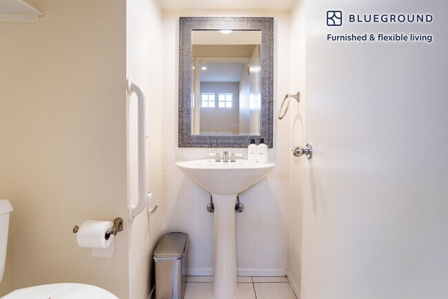 Building Photo - 354 Montecito Way