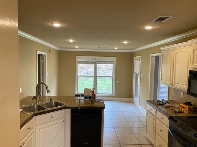 Building Photo - 69 Hickory Bend Dr