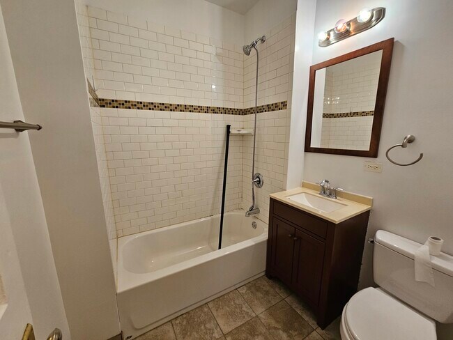 Building Photo - 2000 S Ashland Ave