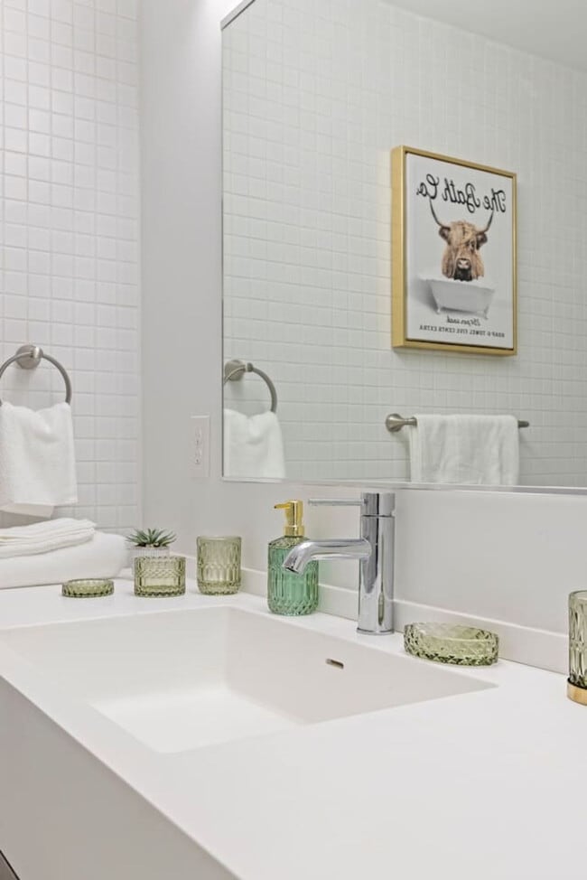 Building Photo - 12607 Larchmere Blvd