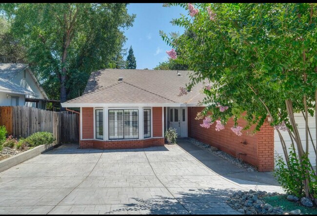 Building Photo - 7044 Palm Ave