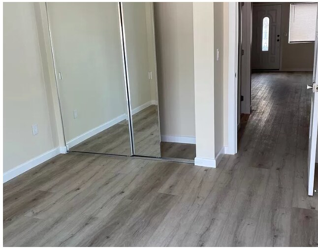 Master bedroom - 6924 Encino Ave