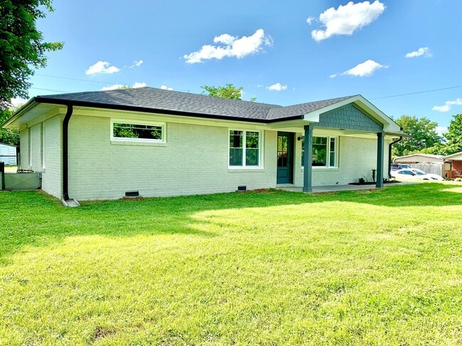 Building Photo - 427 Wayne Dr