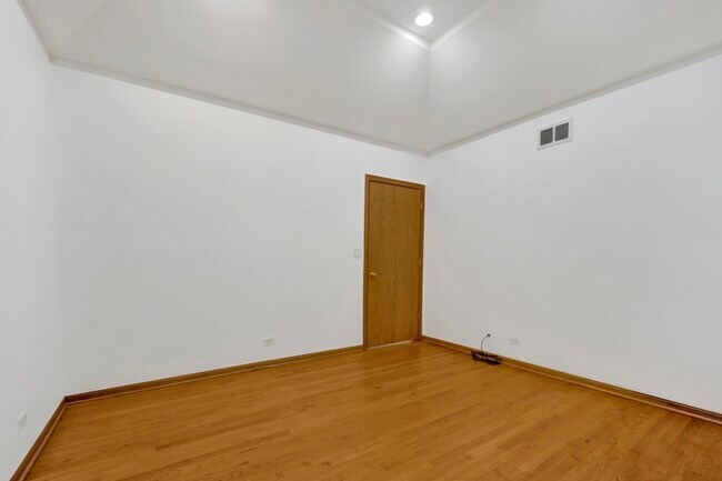 Building Photo - 2859 S Lowe Ave