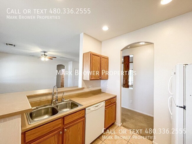 Building Photo - 2458 W Skyline Ln