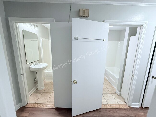 Building Photo - 3BR/2BA For Rent