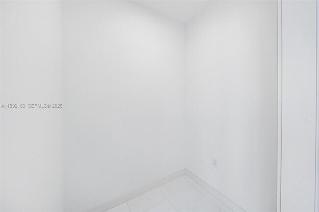 Building Photo - 300 Biscayne Blvd Way