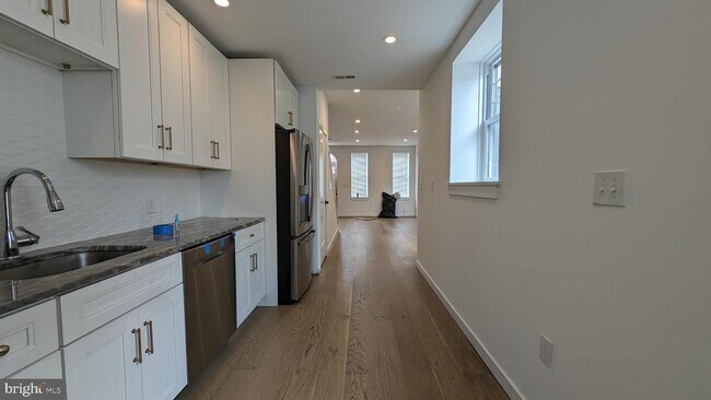Building Photo - 2232 N Mascher St