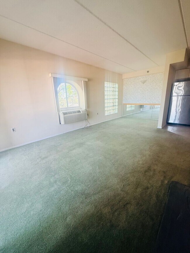 Building Photo - 205 Mineola Blvd