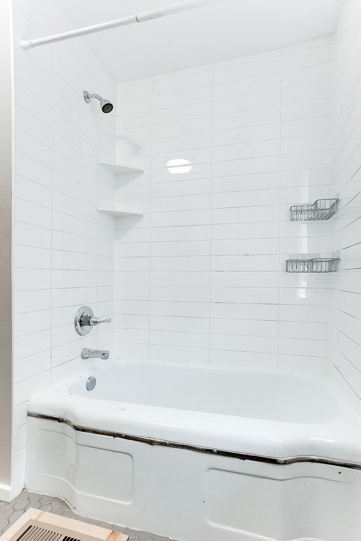full bathroom - 1224 7th St W