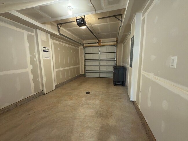 Building Photo - 14441 Albemarle Point Pl