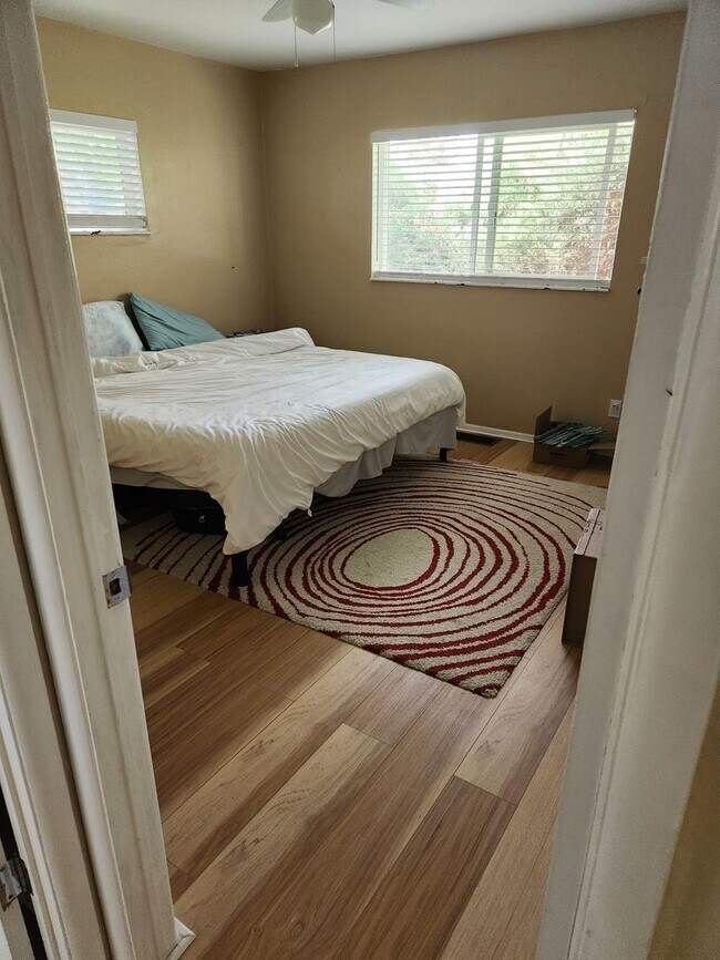 Building Photo - Charming 3BR House in University Hills