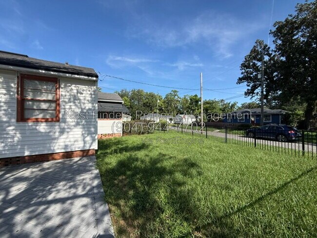 Building Photo - 1309 Macarthur St