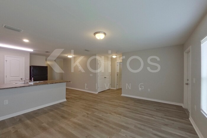 Building Photo - 315 NE 25th Terrace