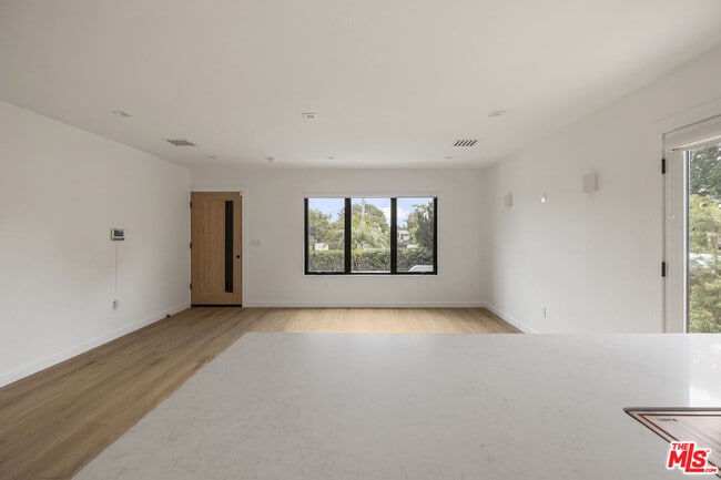 Building Photo - 1265 Keniston Ave