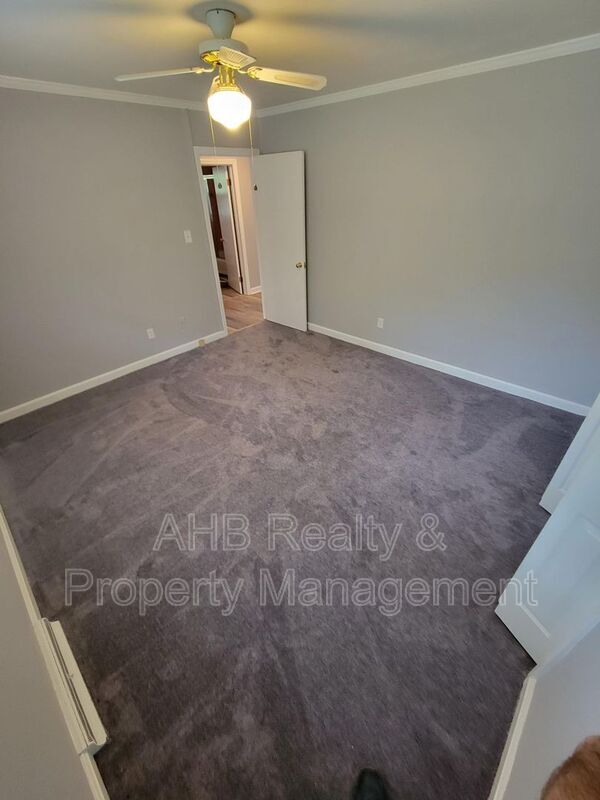 Building Photo - 801 Sycamore Rd