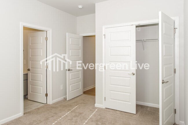 Building Photo - 14695 Mountain Strm Dr