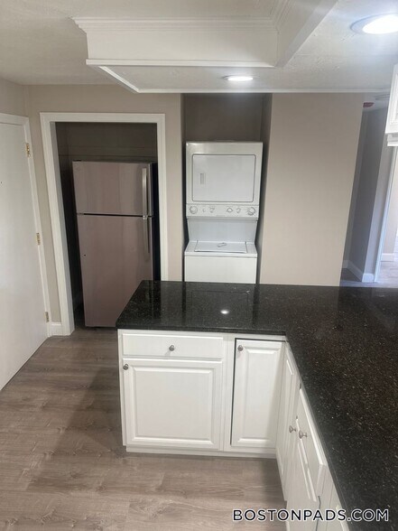 Building Photo - 13-27 Kenmar Dr.