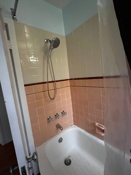 Building Photo - 154 Frisbie St