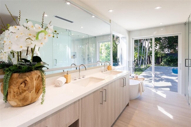 Building Photo - 4520 Sabal Palm Rd