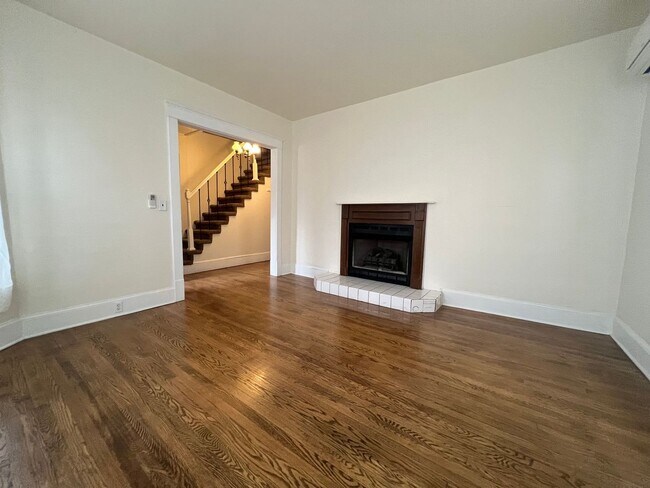 Building Photo - 3 bed and 2 bath house in downtown Johnson City