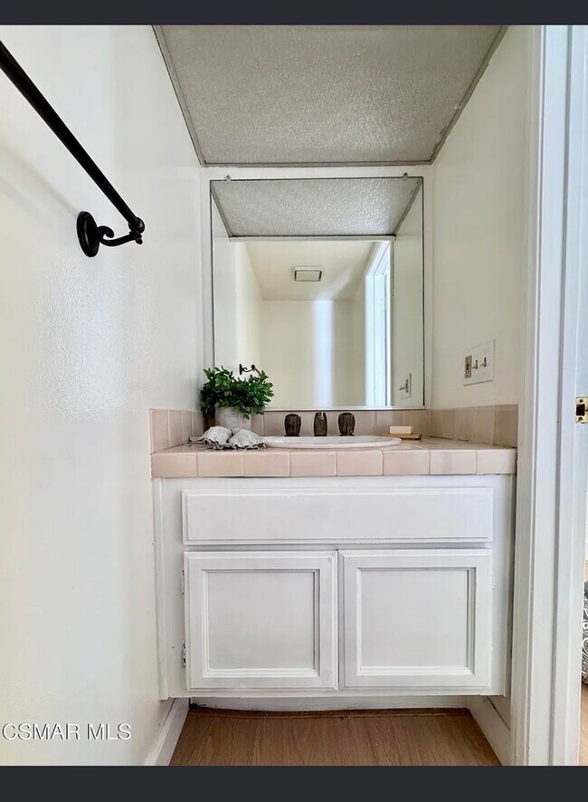 Building Photo - 5714 Skyview Way