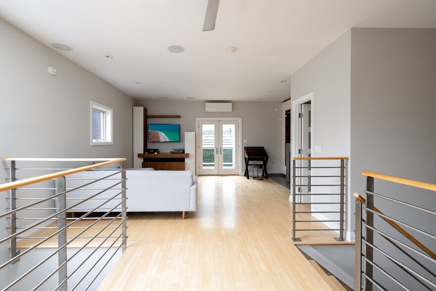 Building Photo - 1742 W Crystal St