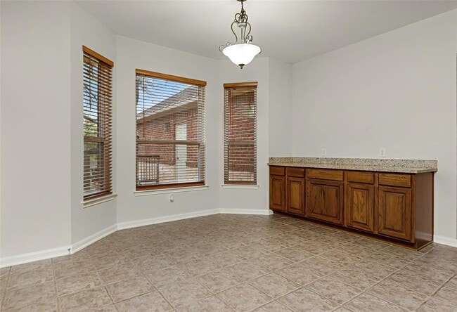 Building Photo - 2220 Comal Springs