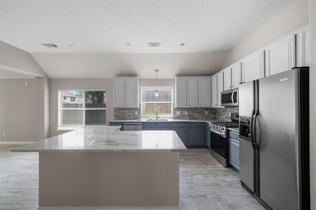 Building Photo - 9847 Willow Crossing Dr