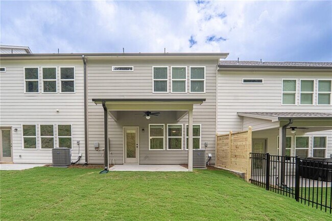 Building Photo - 411 Summit Dr W