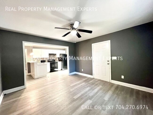 Building Photo - 2501 Eastway Dr