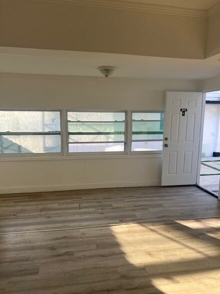 Building Photo - 231 NE 56th St