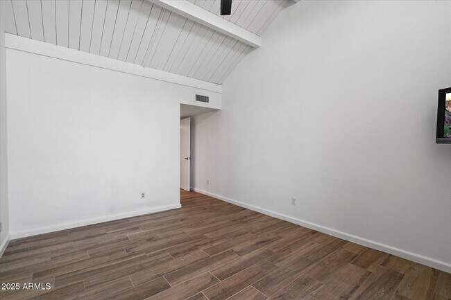 Building Photo - 7401 N Scottsdale Rd