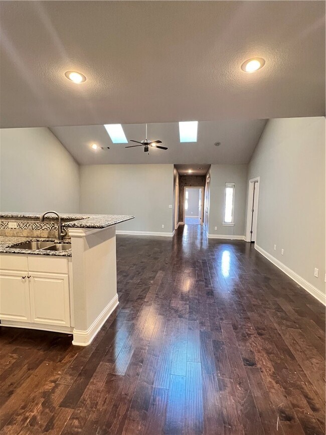 Building Photo - 2007 S Dixieland Rd