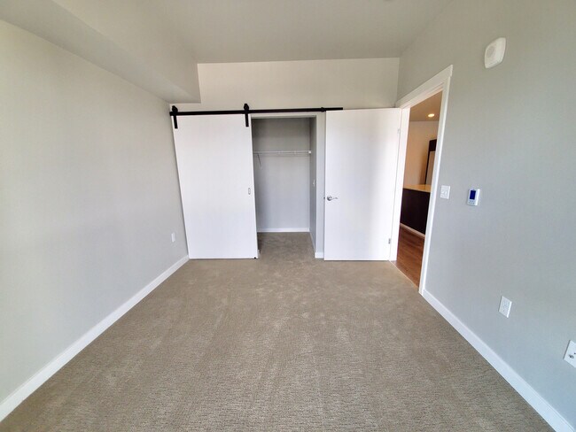 Building Photo - Great Condo For Rent