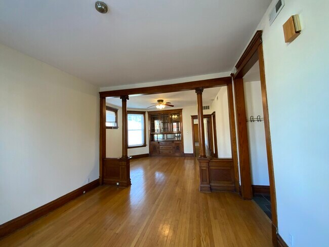 Building Photo - 3116 N Elston Ave