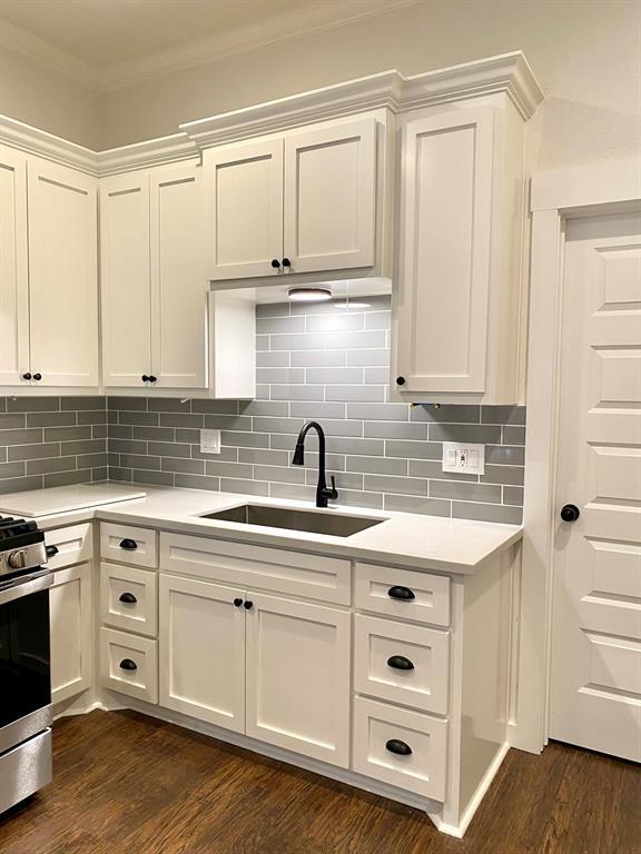 Building Photo - 12042 Carlsbad St