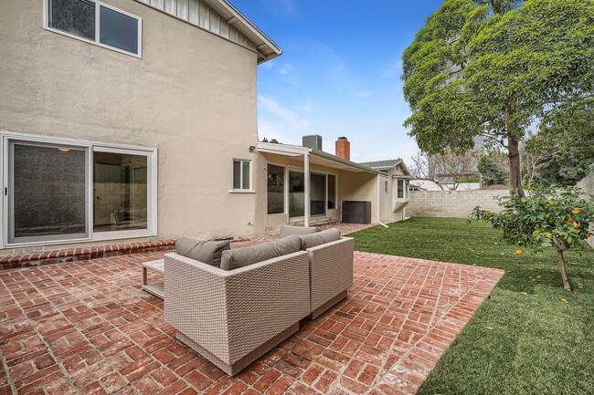 Building Photo - 3766 Willowcrest Ave