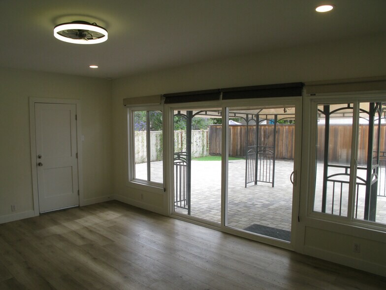 Building Photo - 5137 E Vista Hermosa St
