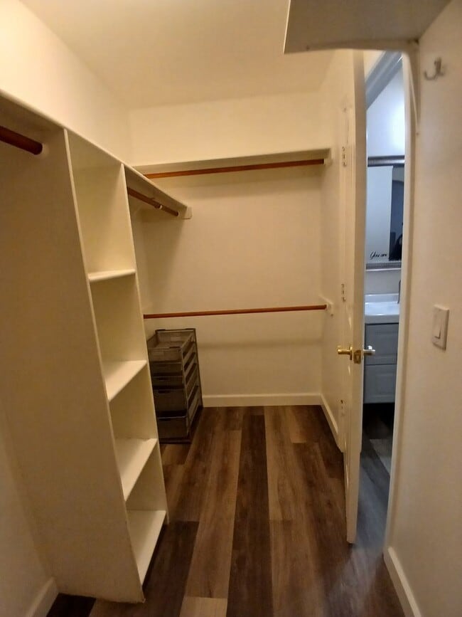 Building Photo - Spacious Modern Studio – Fully Furnished &...