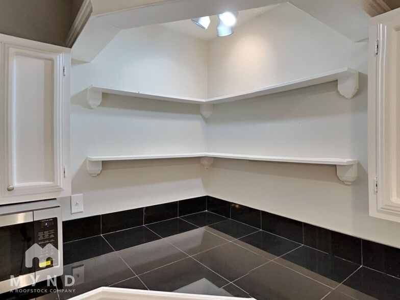 Building Photo - 9150 Park Trail