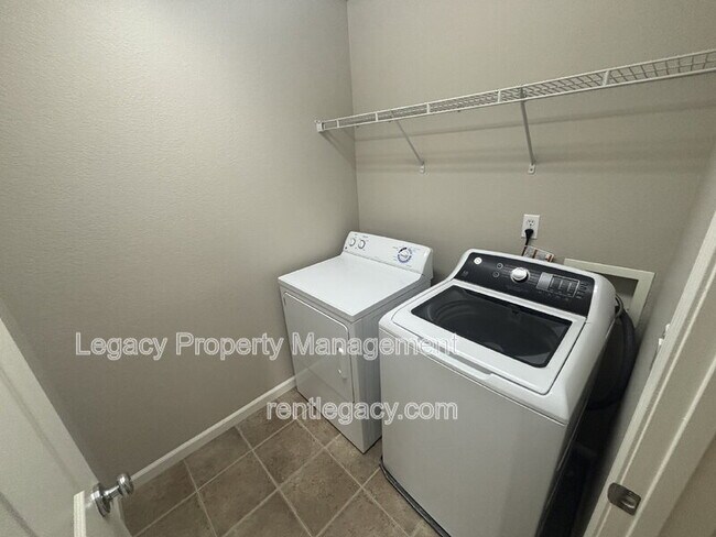 Building Photo - 893 Equinox Loop