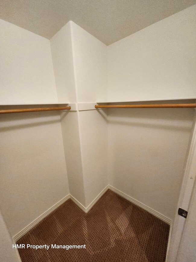 Building Photo - 2 bed 2.5 bath condominium at Lake at Waln...