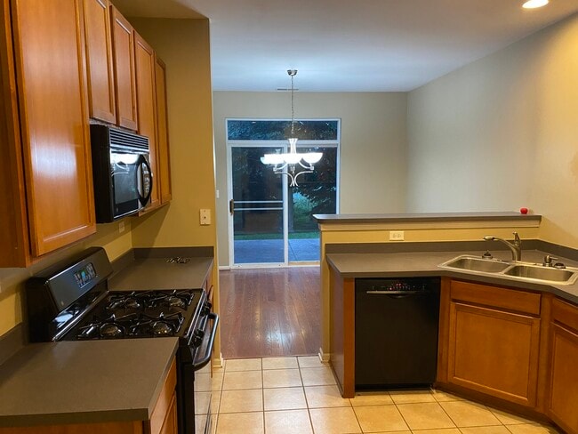 Building Photo - 496 Majestic Ln
