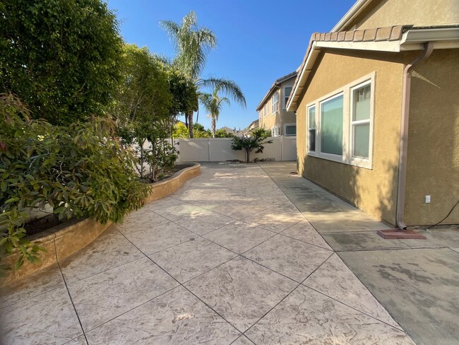 Building Photo - Oxnard 4 Bedroom 3 Full Bathroom 2-Story Home