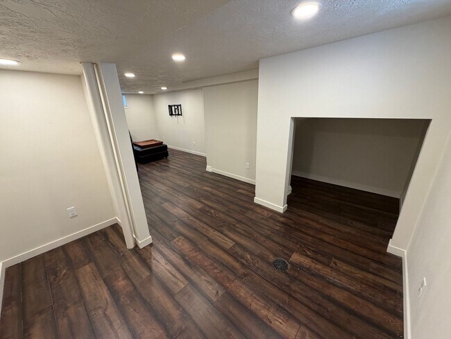 Building Photo - Home For Rent in Central Sioux Falls