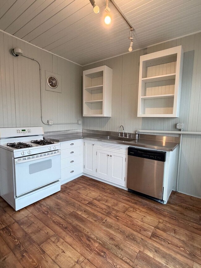 Building Photo - 3356/3372/3376 Franklin Ave.