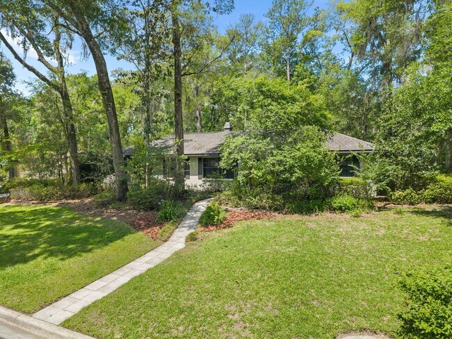 Building Photo - Spacious Pool Home in Desirable NW Gainesville
