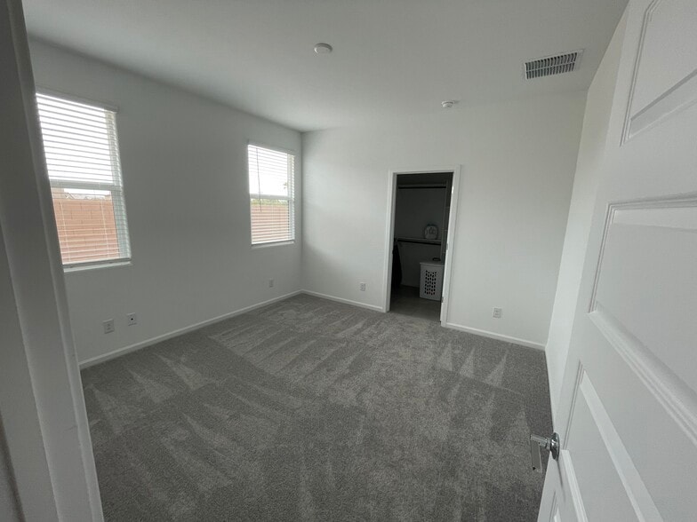 Bedroom - 11832 E Primrose Ln