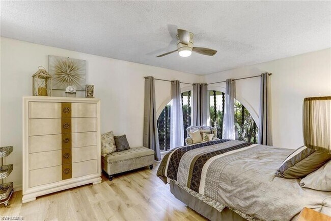 Building Photo - 925 Palm View Dr